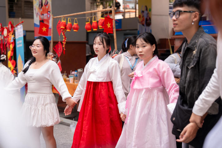 “Trung thu Hội nhập - Sắc màu đa văn hóa” tại HUTECH: Gắn kết sinh viên, lan tỏa giá trị văn hóa 95