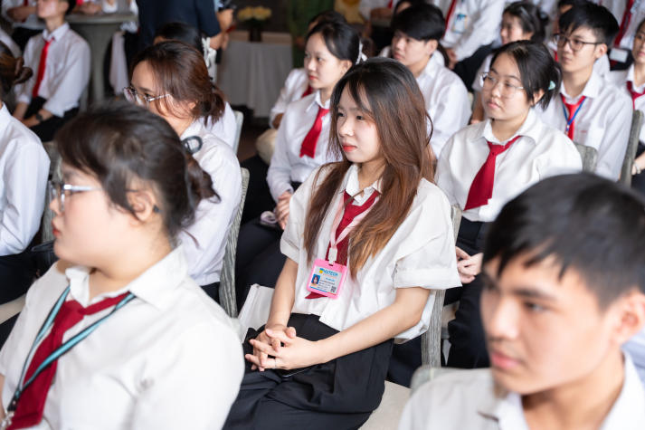 Exploring a Green Resort Experience with HUTECH Students at An Lam Retreats Saigon River 20