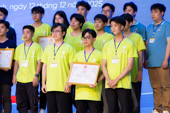 03 sinh viên Công nghệ thông tin đạt giải Nhất khối Phần mềm nguồn mở OLP’25 38