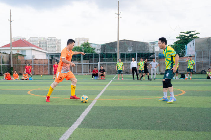 [Hội thao CB-GV-NV HUTECH 2025]: Bóng đá nam xác định hai đội tranh ngôi vô địch 37