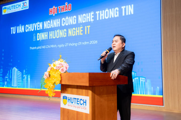 Dàn chuyên gia đồng hành cùng sinh viên Khoa Công nghệ thông tin trong hành trình lựa chọn chuyên ngành 22