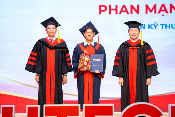 “Chủ động thích nghi, không ngừng làm mới chính mình và hãy tiếp tục mơ những giấc mơ lớn!” 24