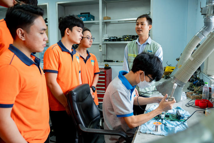 Khối ngành Kỹ thuật - Công nghệ HUTECH xét học bạ từ 18 điểm, học phí khoảng 10 triệu/học kỳ 26