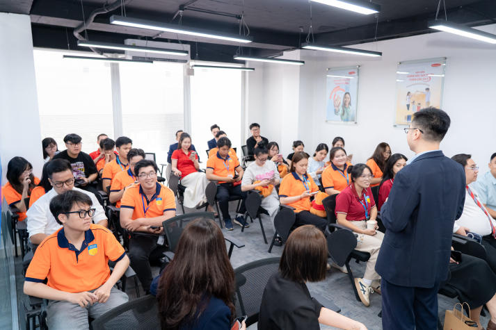 Sinh viên Khoa Luật “giải mã” môi trường nghề nghiệp tại Dai-ichi Life Việt Nam 10
