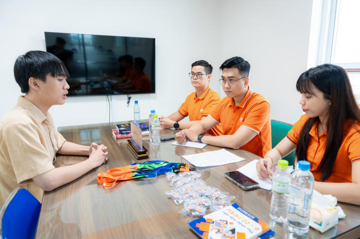 Sinh viên Viện Kỹ thuật tham gia phỏng vấn cùng doanh nghiệp ngay tại HUTECH 63