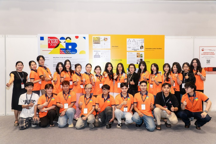 Sinh viên Thiết kế thời trang trình bày dự án tại chương trình The Next Leather Fashion Designers 76