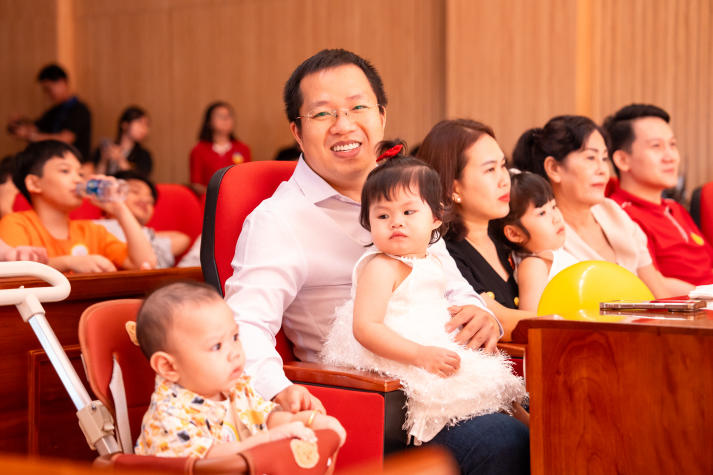 [Video] Ngày hội tuổi thơ HUTECH: Hành trình sắc màu cho những thiên thần nhỏ 117