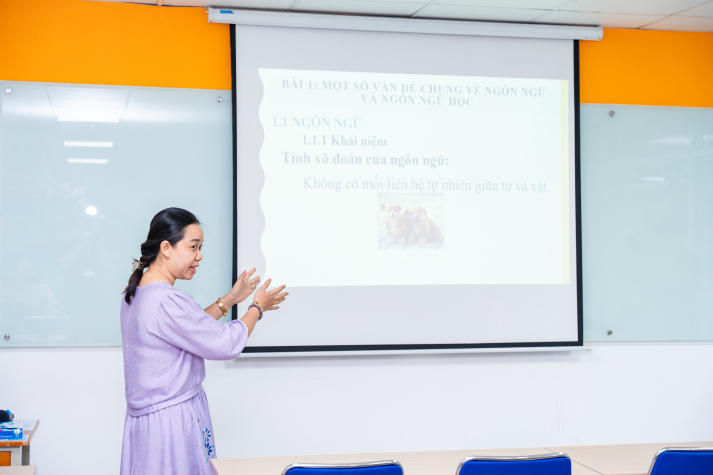 Giảng viên Khoa Nhật Bản học xây dựng nền tảng đào tạo ngôn ngữ học chuyên sâu với học phần Dẫn luận ngôn ngữ 59