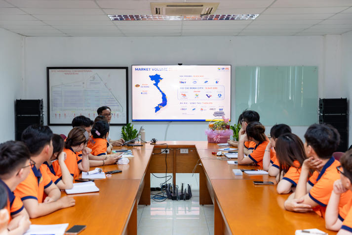Sinh viên Marketing - Kinh doanh quốc tế tìm hiểu “hậu trường” vận hành tại Cảng Container Quốc tế SP-ITC 22