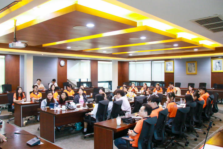 Marketing and International Business students participate in study and exchange program at Thammasat Business School 47