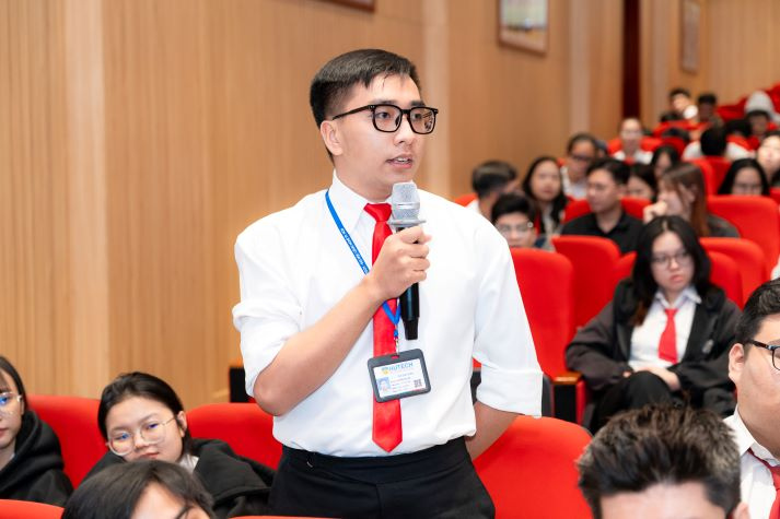 [Video] Cựu sinh viên tiếp lửa nghề nghiệp cho sinh viên Khoa Quản trị Du lịch - Nhà hàng - Khách sạn 97