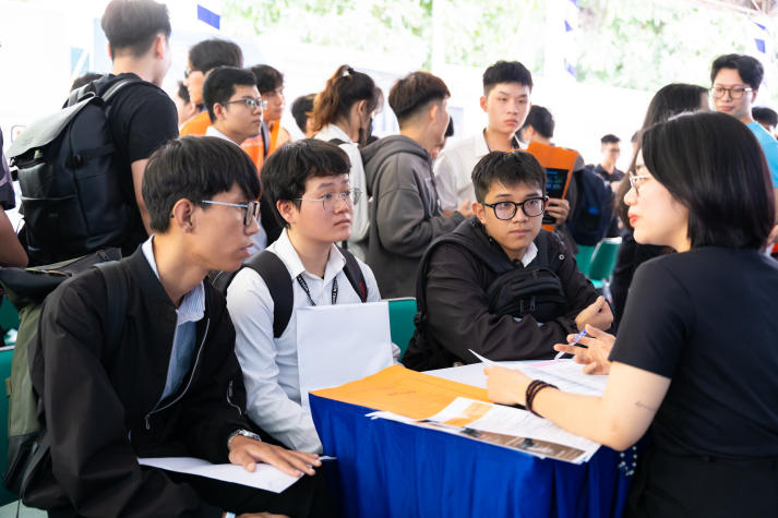 [HUTECH 30 năm] Kiến tạo môi trường giáo dục toàn diện 104