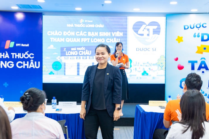 Sinh viên Khoa Dược HUTECH tìm hiểu nghề tại FPT Long Châu 29