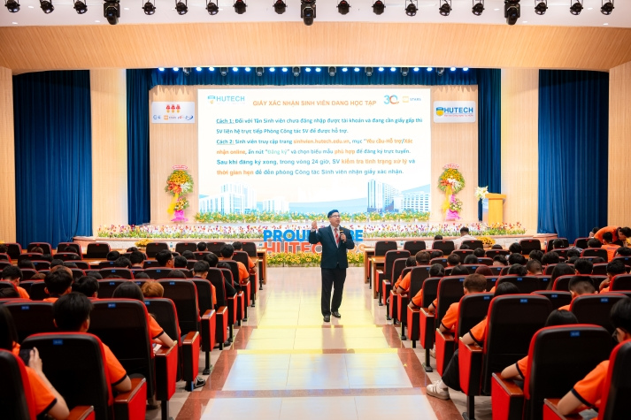 [Video] HUTECH tiếp lửa nhiệt huyết cho các tân binh từ buổi Sinh hoạt đầu khoá 93