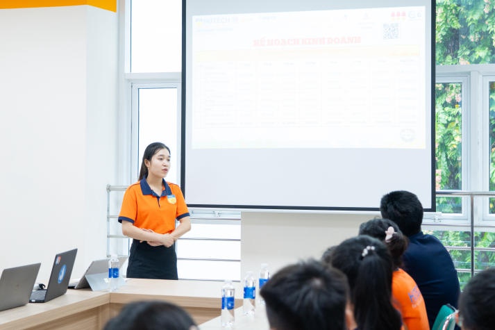 Top 16 HUTECH Startup Wings 2024 được trang bị kỹ năng thuyết trình dự án trước thềm Bán kết 27