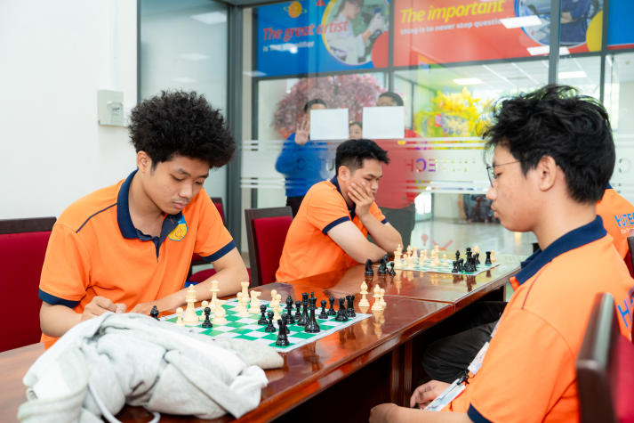 [HUTECH Games 2026]: Bùng nổ trí tuệ và tốc độ tại ngày thi đấu Cờ vua, Cờ tướng và Cầu lông 12
