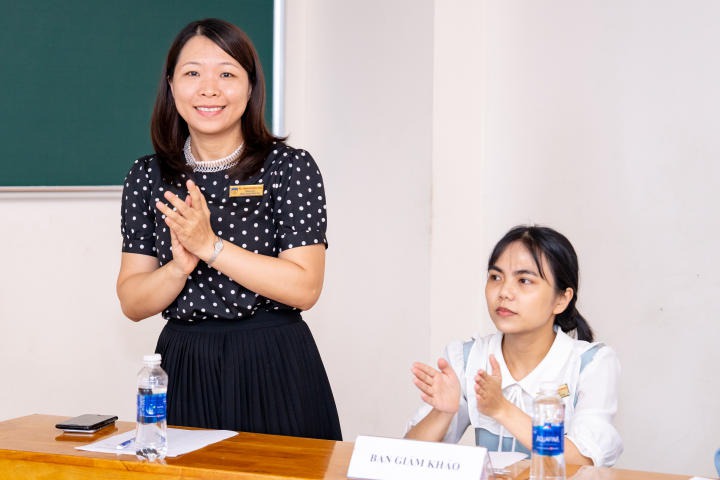 Sinh viên Khoa Trung Quốc học HUTECH thiết kế thiệp mừng ngày Phụ nữ Việt Nam 20/10 15