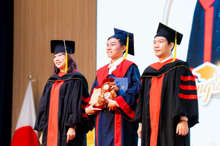 [Video] Từ lễ phục đến hành trình mới: VJIT-ers chính thức bước vào chặng đường tương lai 27