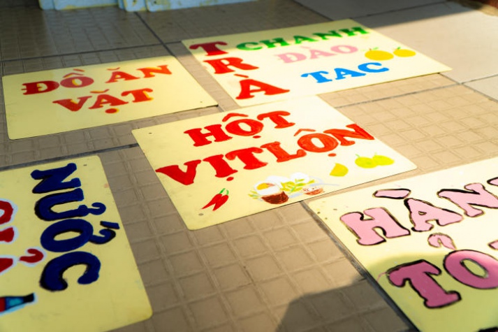 Sinh viên HUTECH tự tay thực hiện Dự án cộng đồng ý nghĩa “Tô màu bảng hiệu, kết nối yêu thương” 73