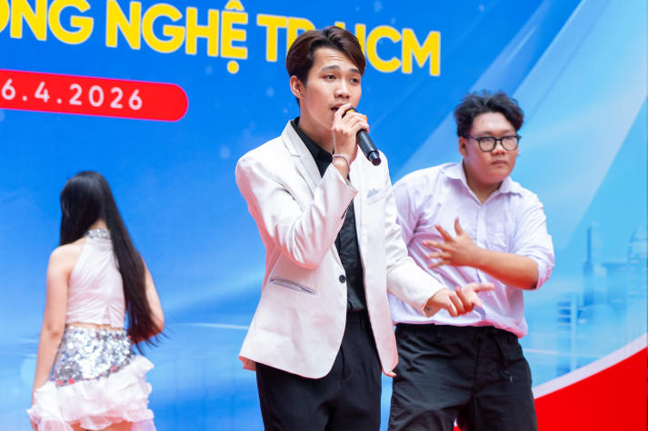 [Ảnh] Sân khấu tuổi trẻ rực sáng tại Liên hoan CLB - Đội - Nhóm “Tự hào sinh viên HUTECH” 49