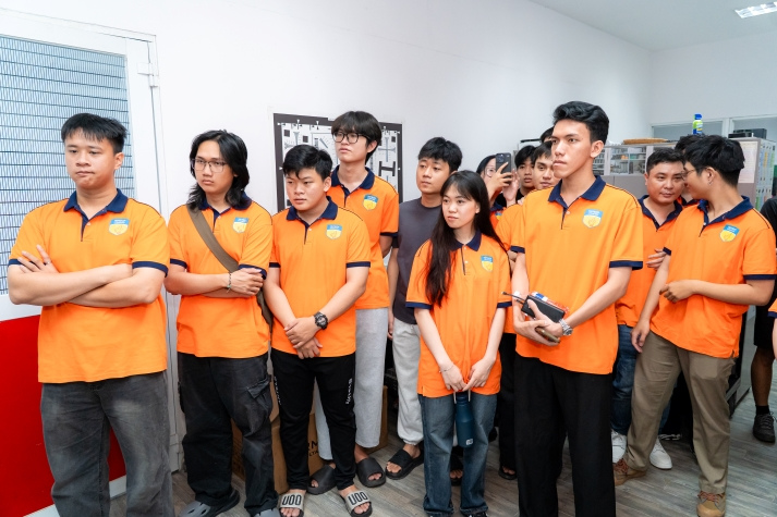 Sinh viên Công nghệ điện ảnh, truyền hình tìm hiểu quy trình sản xuất phim tại HKFilm Studio 27