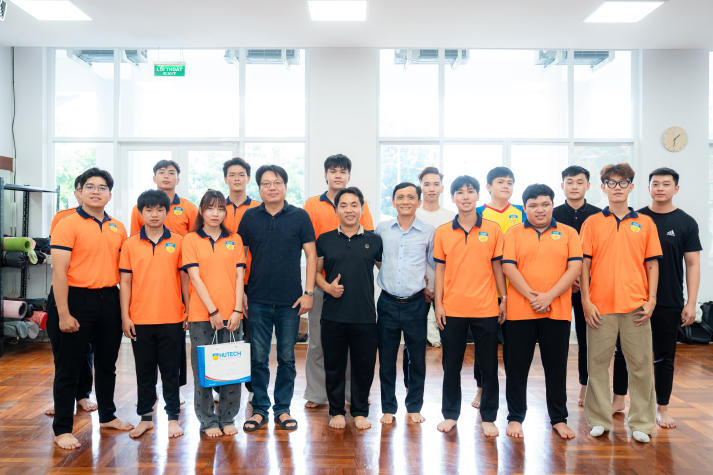 Sinh viên Quản lý thể dục thể thao khám phá truyền thông thể thao thời đại số 9
