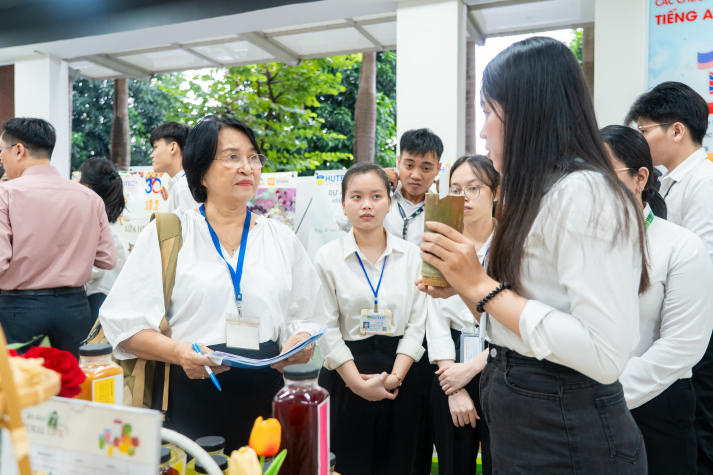 [Video] Khi sinh viên Khoa Quản trị Kinh doanh trở thành “nhà sáng tạo xanh” 145