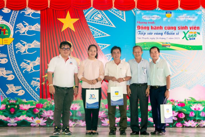 Cựu sinh viên HUTECH tiếp sức chiến sĩ Mùa hè xanh 2025 tại mặt trận Đồng Tháp 84
