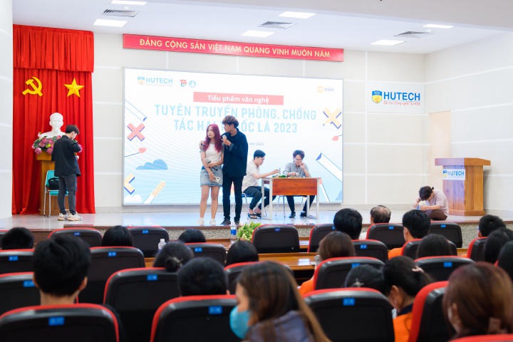 Sinh viên HUTECH sôi nổi tìm hiểu “Tác hại của thuốc lá và thuốc lá thế hệ mới đối với sức khoẻ của thanh thiếu niên” 280