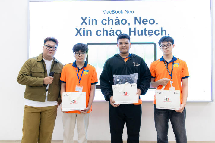 IT-ers HUTECH cùng Gà Tổng “test” MacBook Neo, khám phá công nghệ cho học tập và sáng tạo 104