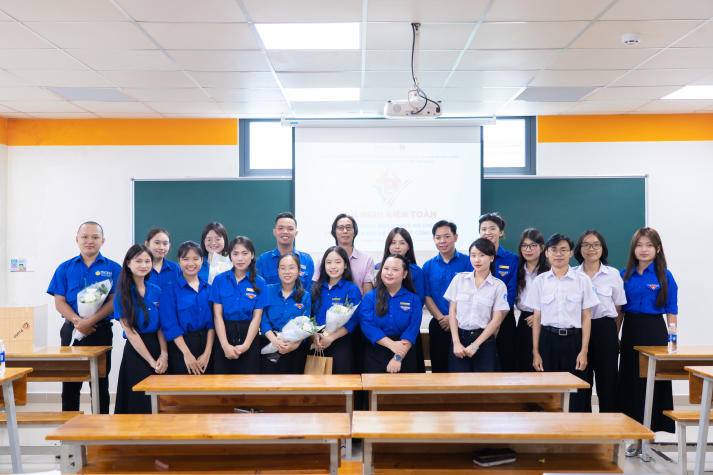 Đoàn Khoa Khoa học Xã hội và Quan hệ Công chúng kiện toàn nhân sự cho năm học mới 63