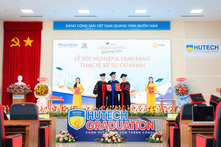 Hoa khôi Sinh viên Thế giới 2019 Nguyễn Thị Thanh Khoa dự định sẽ học tiếp thạc sĩ tại HUTECH 215
