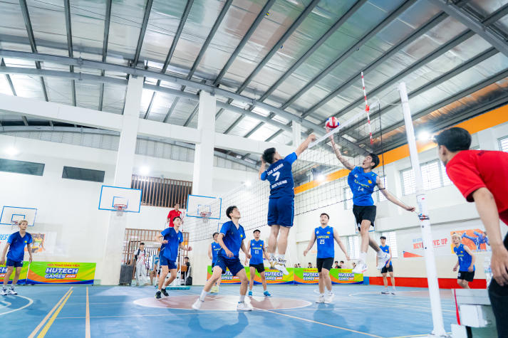 [HUTECH Games 2026] Viện Kỹ thuật lội ngược dòng ngoạn mục, giành ngôi vương Bóng chuyền nam 90
