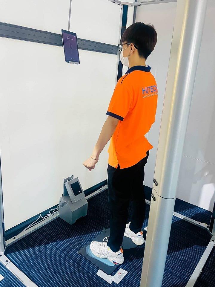 Sinh viên ngành Công nghệ dệt, may HUTECH tiếp cận quy trình sản xuất may thời trang tiên tiến 42