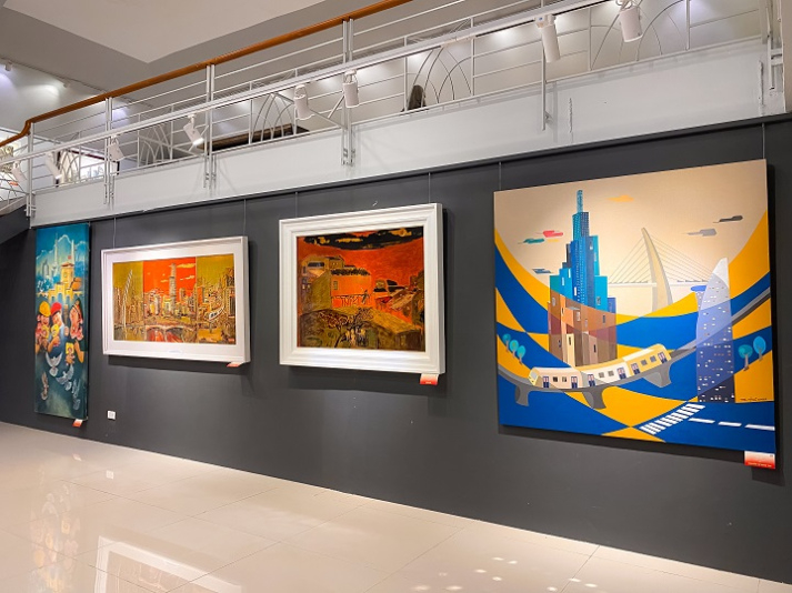 Giảng viên ngành Nghệ thuật số giới thiệu tác phẩm tại Triển lãm Mỹ thuật chào mừng 80 năm Ngày Quốc khánh 10