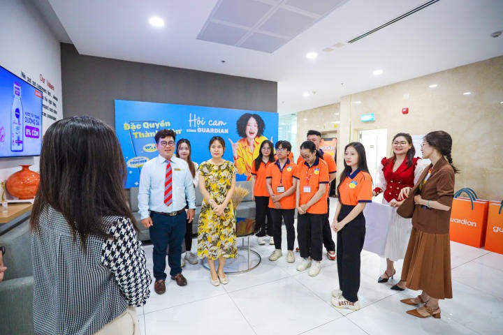 Nhiều kiến thức hữu ích cho sinh viên tại buổi tham quan Guardian 64