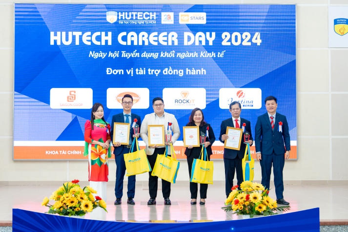 [Video] Hơn 5.200 đầu việc hấp dẫn cho sinh viên tại “HUTECH Career Day 2024” 30