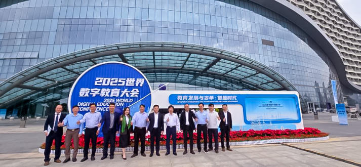 HUTECH cùng lãnh đạo giáo dục toàn cầu bàn về chuyển đổi số tại WDEC 2025 8