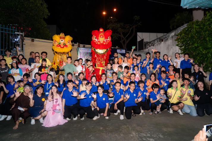 Sinh viên Khoa Thú y và hành trình thắp sáng “Vầng trăng tuổi thơ” 2025 145