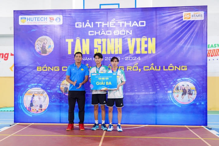 [Giải Thể thao Chào đón Tân Sinh viên] Team Cừu chiến đăng quang ngôi vô địch nội dung Bóng chuyền nam 70