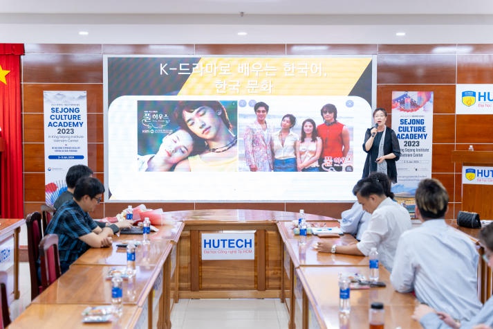 Sinh viên HUTECH tìm hiểu cách xây dựng kịch bản phim truyền hình Hàn Quốc K-Drama 89