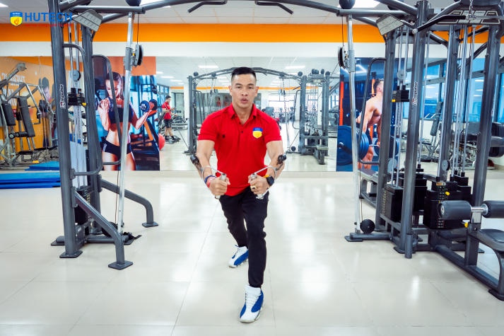 Sinh viên HUTECH thoả sức rèn luyện thể chất tại hệ thống phòng gym đa năng, hiện đại 51