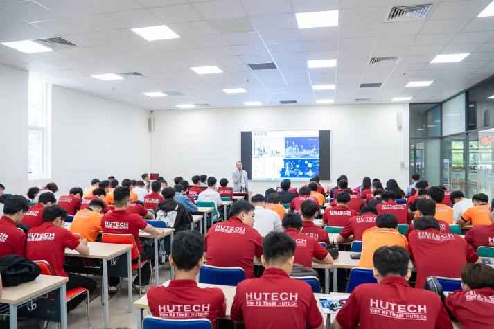 Sinh viên Viện Kỹ thuật tiếp cận công nghệ Digital Twin và xu hướng chuyển đổi số ngành điện 10