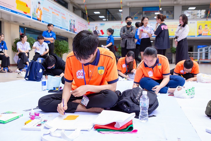 Sinh viên Khoa Marketing - Kinh doanh quốc tế thiết kế túi Tote tôn vinh nét đẹp người phụ nữ 44