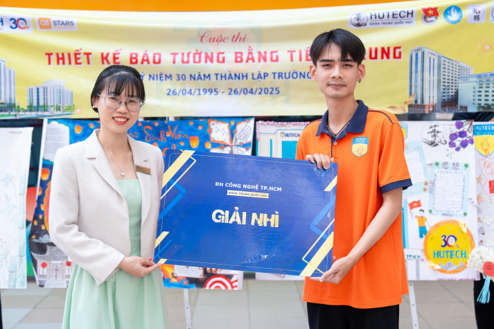 Sinh viên Khoa Trung Quốc học lan tỏa niềm tự hào HUTECH qua các tác phẩm báo tường tiếng Trung 114