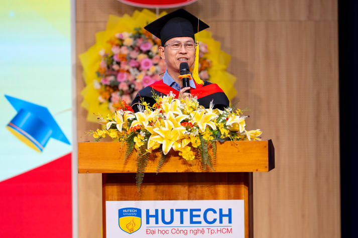 Từ giảng đường đến hành trình học tập suốt đời của tân khoa HUTECH 12