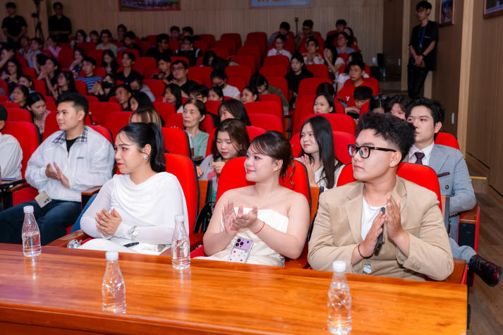 PR-er HUTECH kiến tạo hành trình cảm xúc với “Họa khúc tình ca” 59