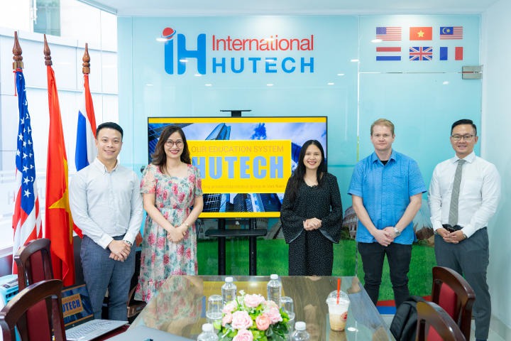 HUTECH welcomes and works with Leeds Trinity University (UK) 65