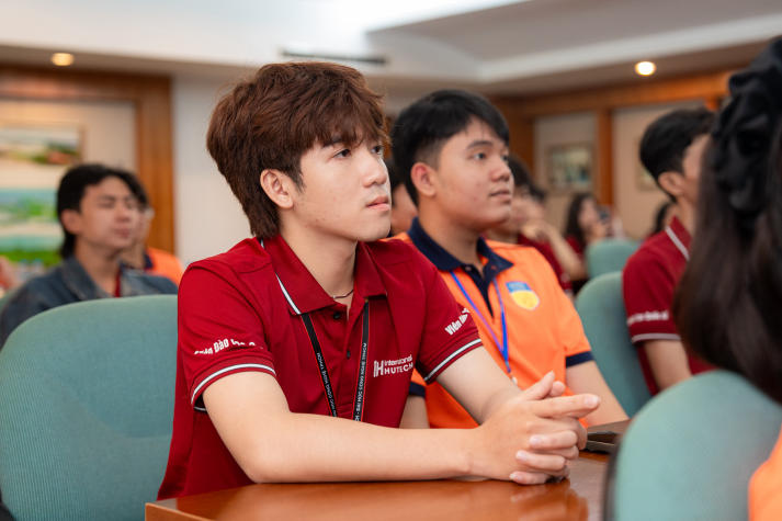 [Video] Trải nghiệm thực tế: Sinh viên Viện Đào tạo quốc tế học Logistics tại Kho Ngoại quan Tân Thuận 21