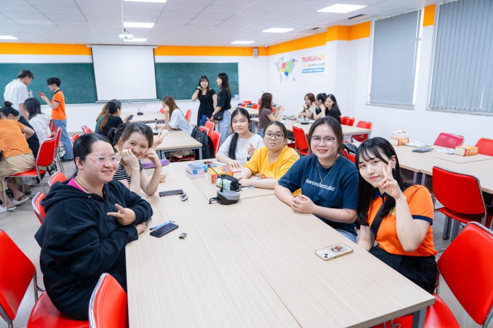 Sinh viên Nhật Bản học HUTECH trải nghiệm “Biên phiên dịch thực chiến tiếng Nhật” cùng sinh viên ĐH Hosei 70